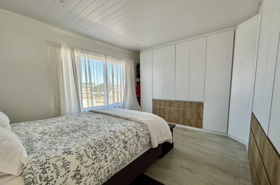 5 Bedroom Property for Sale in Fraaiuitsig Western Cape